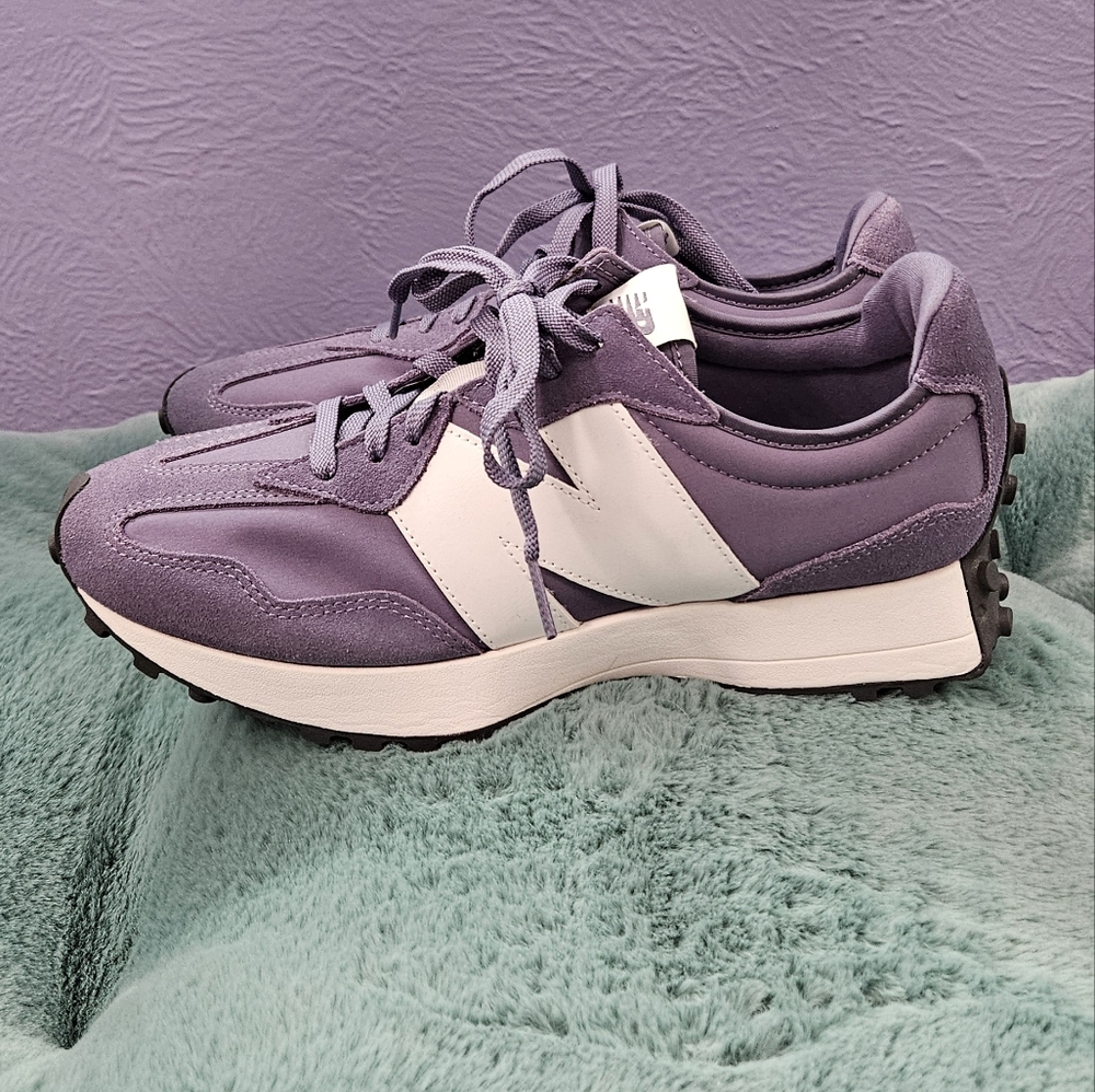 NWOB New Balance 327 - Purple and White Sneakers
